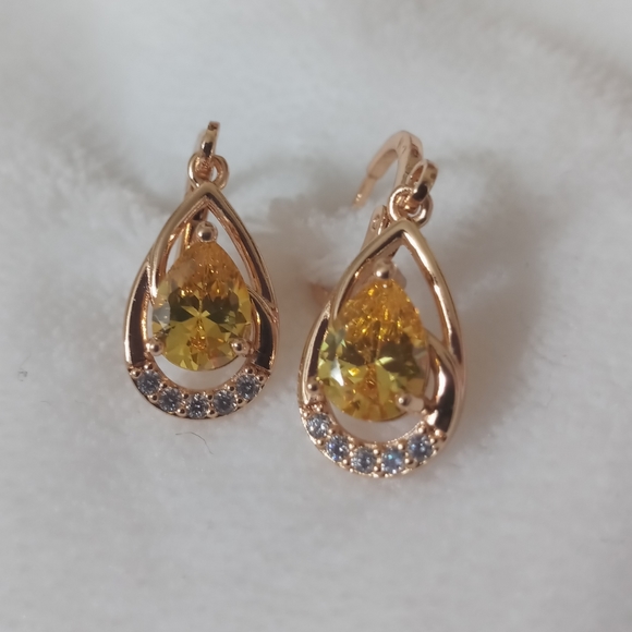 Jewelry - Yellow cz water drop earrings